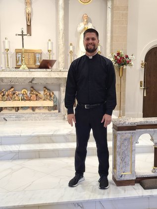 20220908-132923-220909-priest.jpg