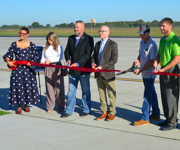 261023-airport ribbon cutting