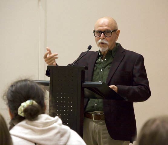Horror author stops in Pittsburg